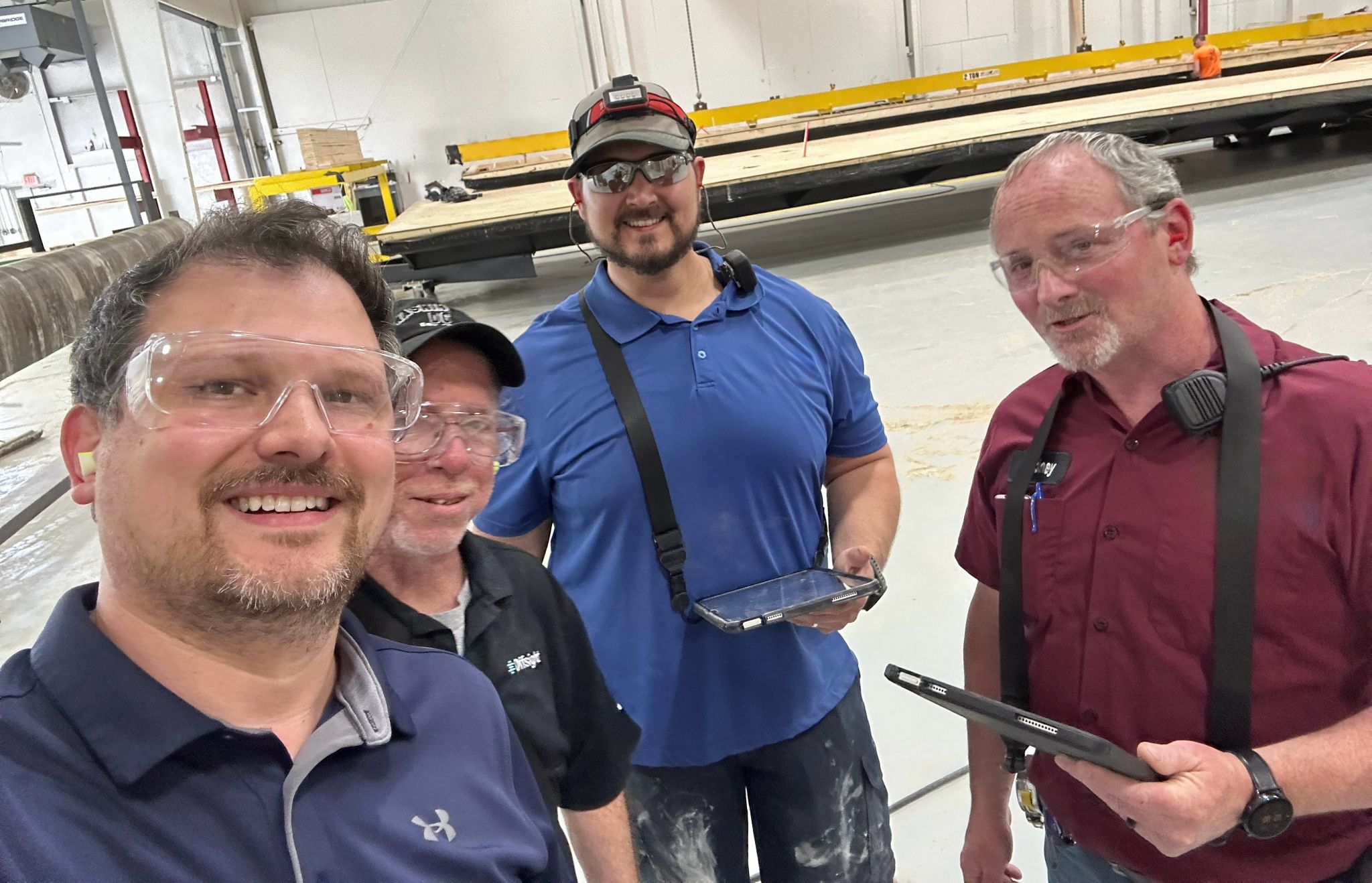 Quality and production leads using tablets on the production line